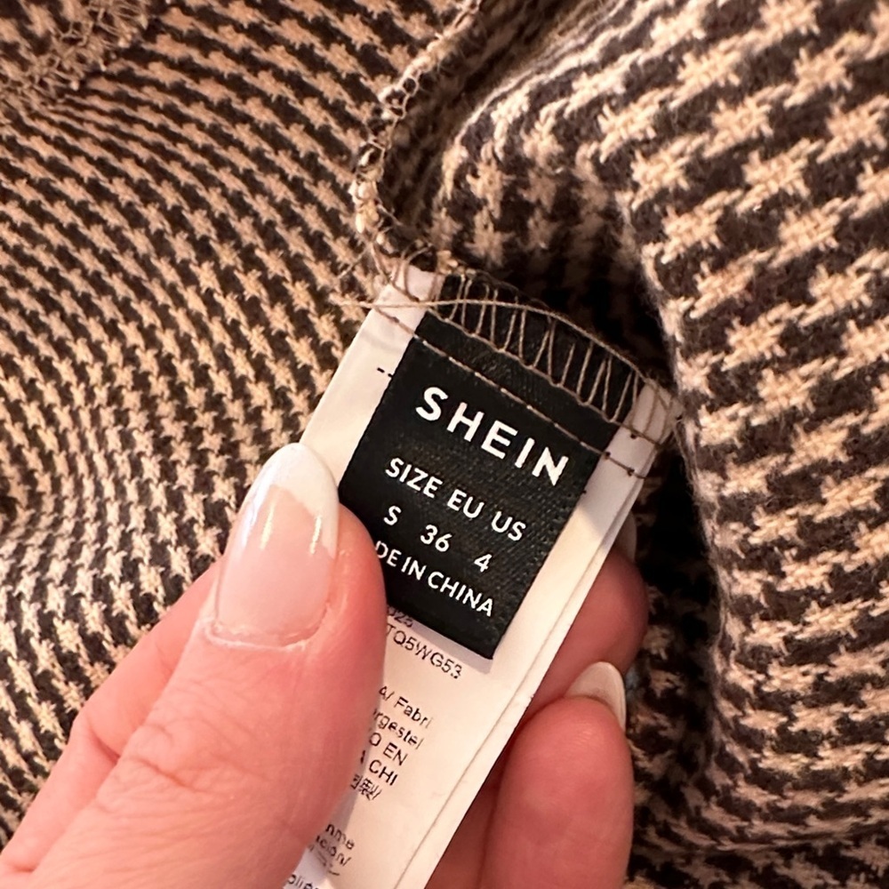 Stylish Houndstooth Skirt with Gold Buttons - Picture 5 of 5